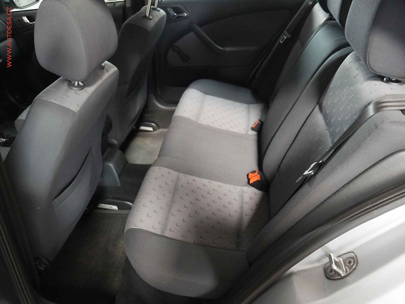 Škoda Octavia (2010) 1.9 TDi, AC, temp - fotka 10 z 16
