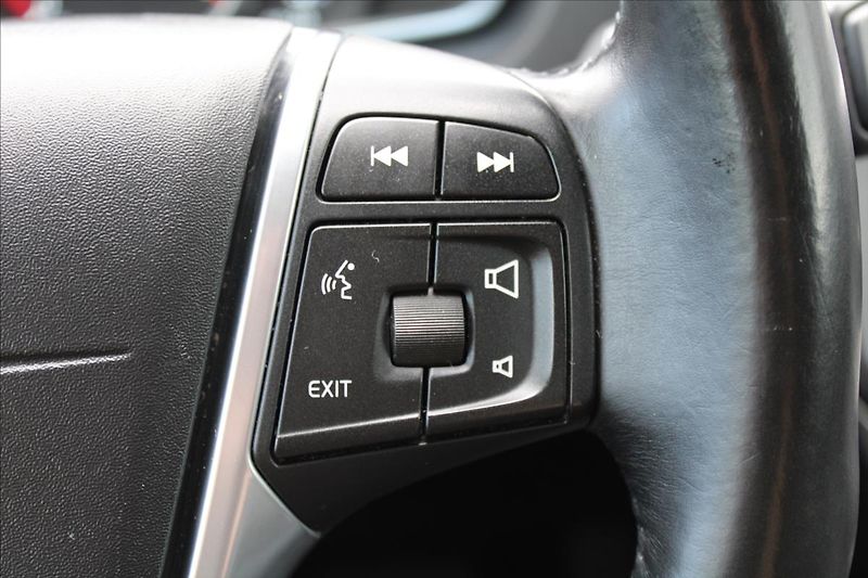 Volvo V40 2,0 D2  AUTOMAT,VÝHŘEVY - fotka 18 z 29