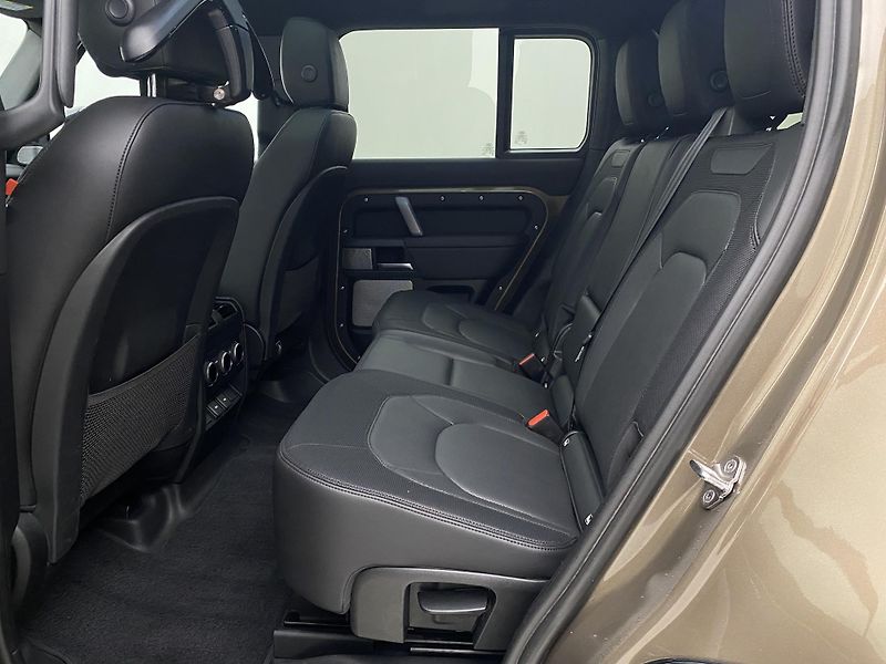 Land Rover Defender 130 D300 SE AWD AUT CZ - fotka 5 z 58