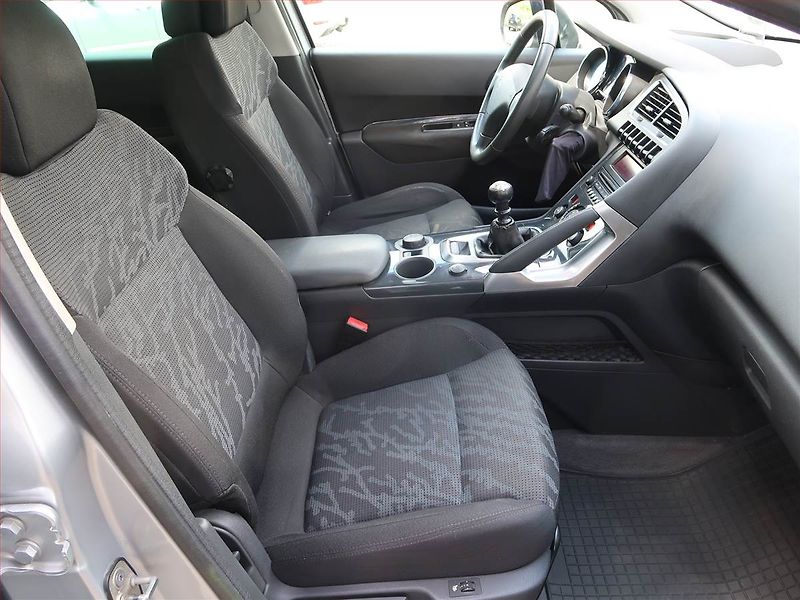Peugeot 3008 (2012) 1.6 HDi, Tempomat - fotka 9 z 17