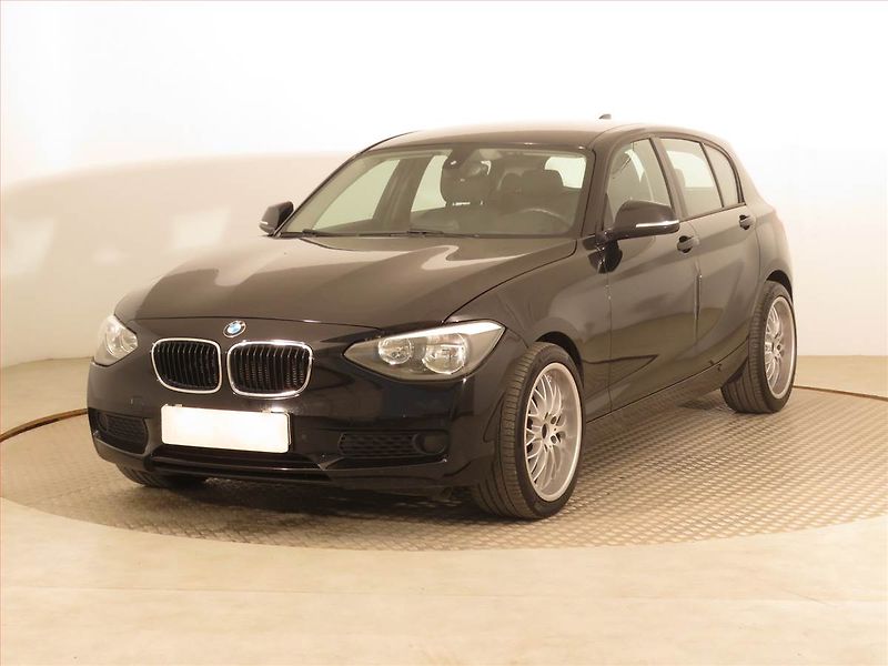 BMW Řada 1 (2012) 116d, Serv.kniha, Navi - fotka 2 z 16