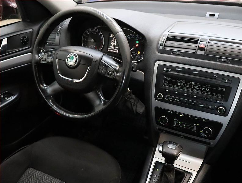 Škoda Octavia (2011) 2.0 TDI, Automat, nová STK - fotka 7 z 17