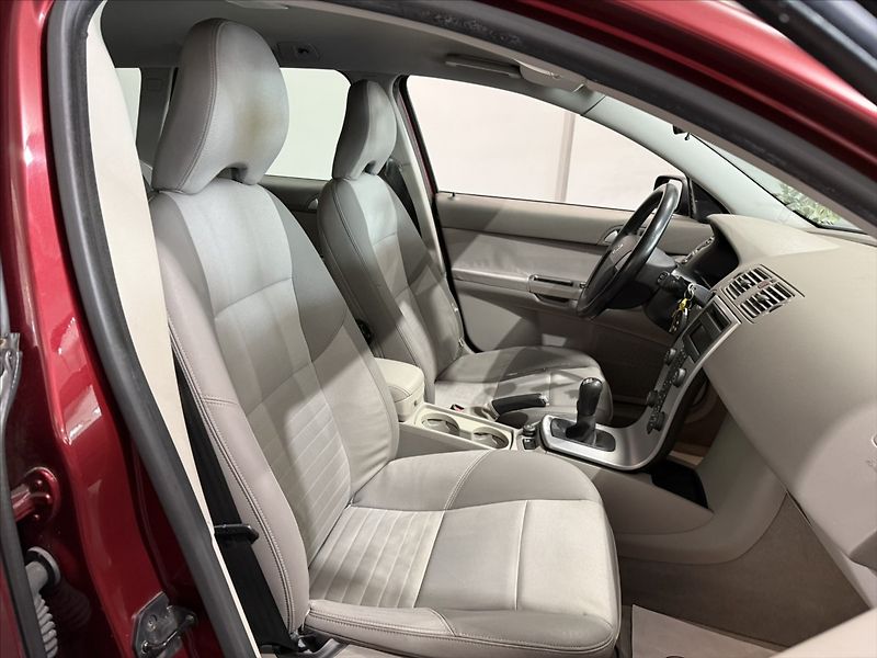 Volvo V50 2,0   D 100KW KRÁSNÝ STAV TZ - fotka 16 z 19