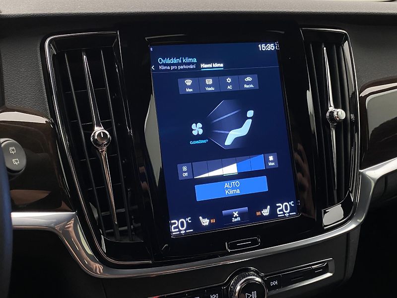 Volvo V90 D4 MOMENTUM AUT - fotka 37 z 39