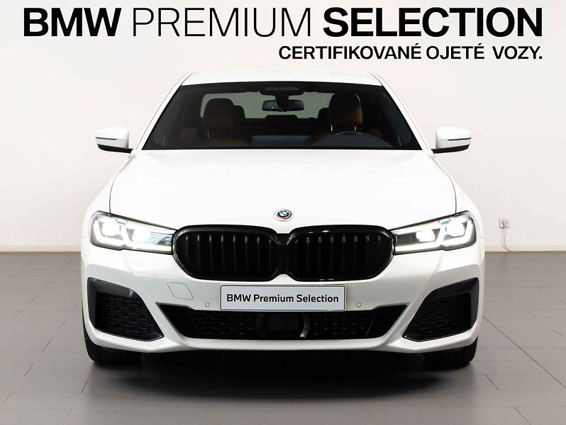 BMW Řada 5 545e xDrive Sedan - fotka 3 z 23