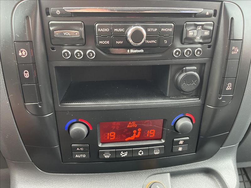 Peugeot Expert Tepee 2,0 HDi 8.MÍST KLIMA NAVIGACE - fotka 23 z 42