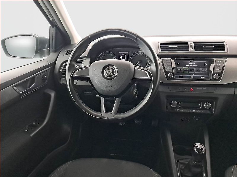 Škoda Fabia (2018) Style 1.0 TSI, Park. senzory - fotka 7 z 19