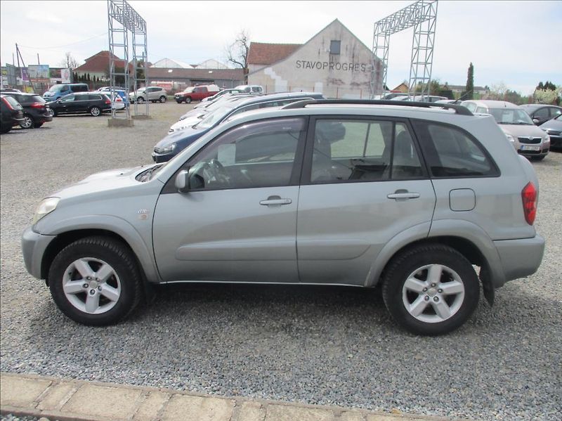 Toyota RAV4 2,0 D4D, 4x4,digiklima,tažné, - fotka 8 z 33
