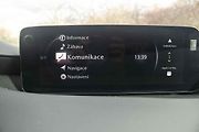 V jednoduchém menu se neztratíte, zrcadlit lze i vlastní telefon.