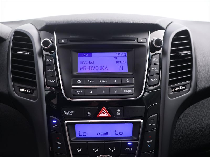 Hyundai i30 1,6 GDI 99kW Weekend Serv.kn. - fotka 20 z 30
