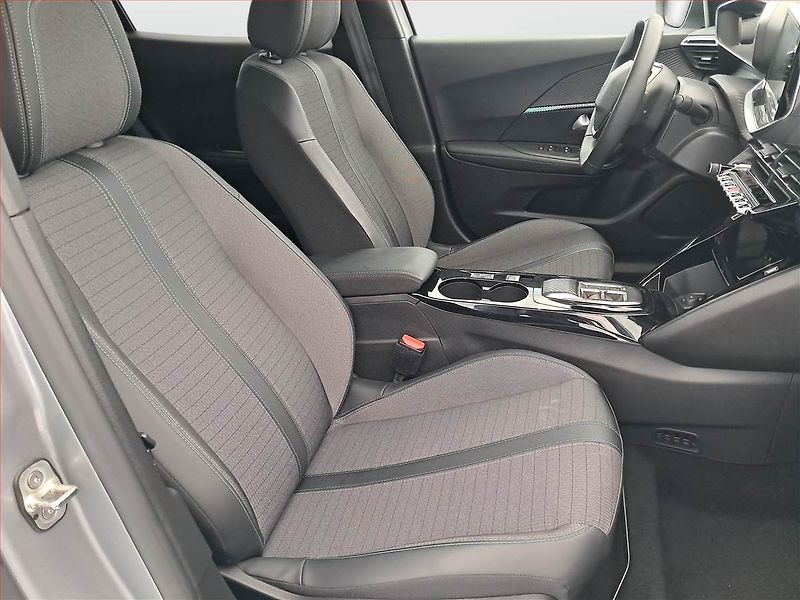 Peugeot 2008 (2022) Allure 50 kWh, SoH 90% - fotka 9 z 23