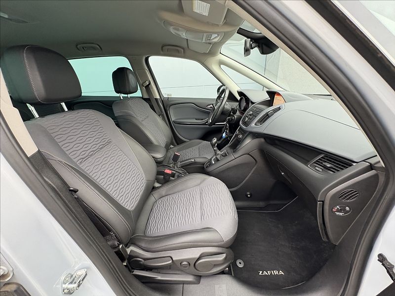 Opel Zafira 1,4 103kw ČR servis 6MT - fotka 23 z 28