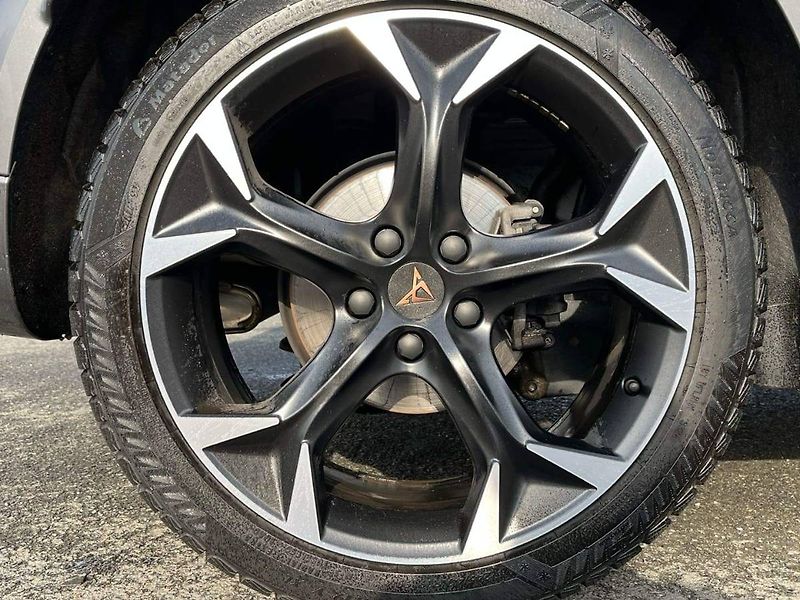 Cupra Formentor (2024) 1.5 TSI DSG - fotka 10 z 20