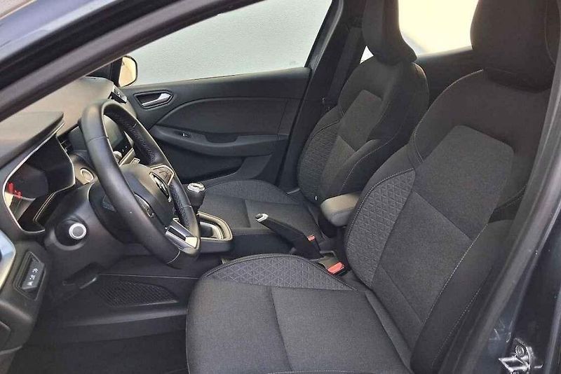 Renault Clio 1.6 E-Tech Hybrid.