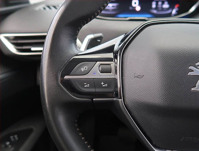 Peugeot 5008 (2021) Active Pack PureTech 130 - fotka 16 z 22