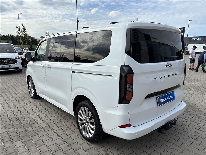 Ford Tourneo Custom 2,0 EcoBlue 125kW Titanium L1 - fotka 3 z 54