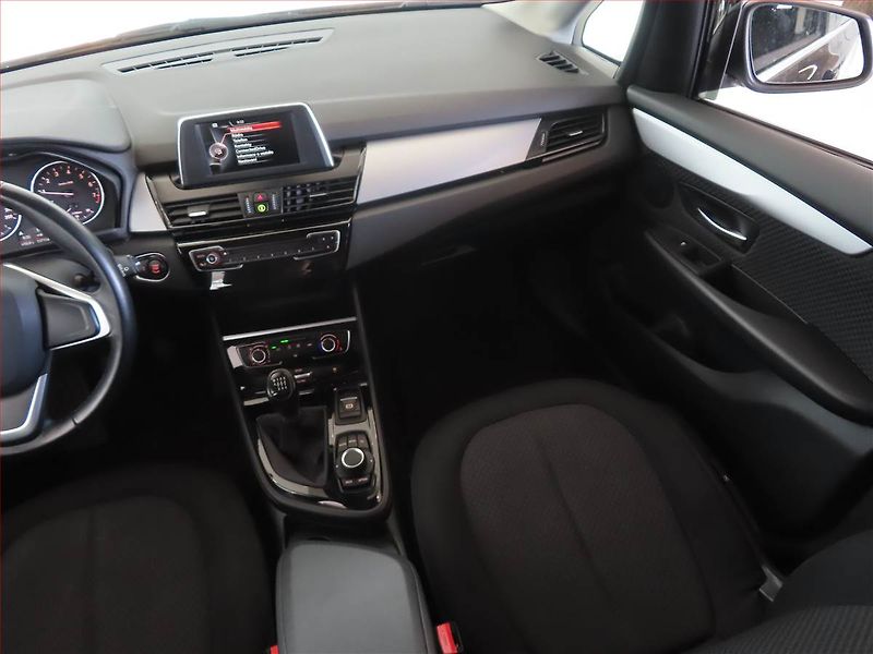 BMW Řada 2 (2015) 218i Active Tourer, Serv.kniha - fotka 8 z 14