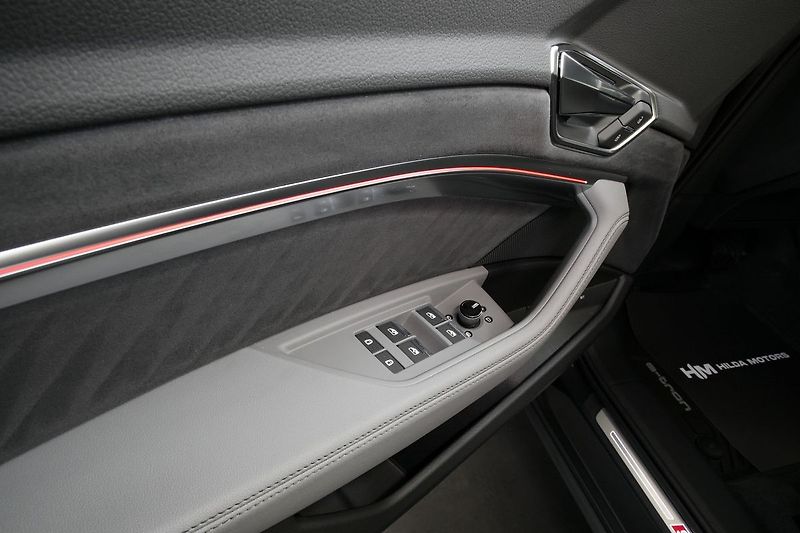 Audi e-tron 55 300kW Matrix Kessy Tažné - fotka 23 z 46