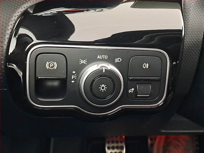 Mercedes-Benz CLA (2021) AMG Paket 200 - fotka 19 z 19