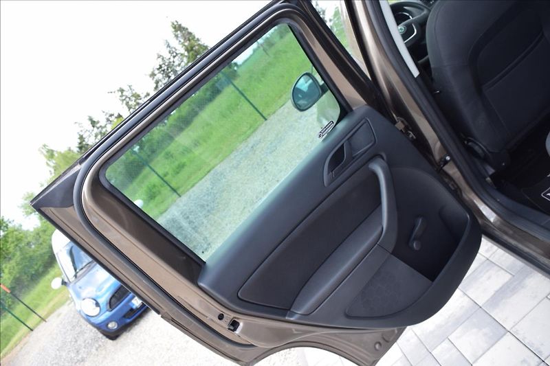 Škoda Yeti 1,2 TSI 77KW PO SERVISE - fotka 29 z 45