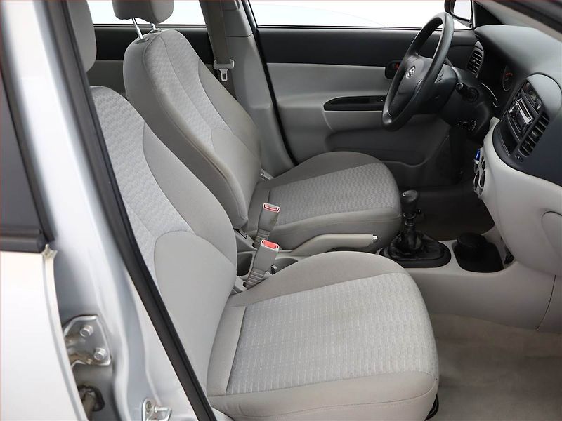 Hyundai Accent (2008) 1.4i, po STK, jezdí dobře - fotka 7 z 12