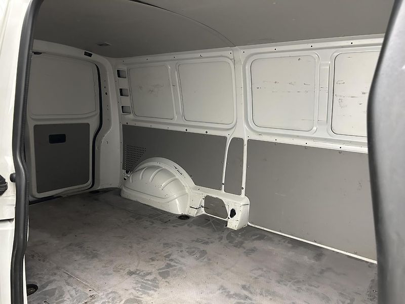 Volkswagen Transporter 2.0 TDI Long - fotka 15 z 21