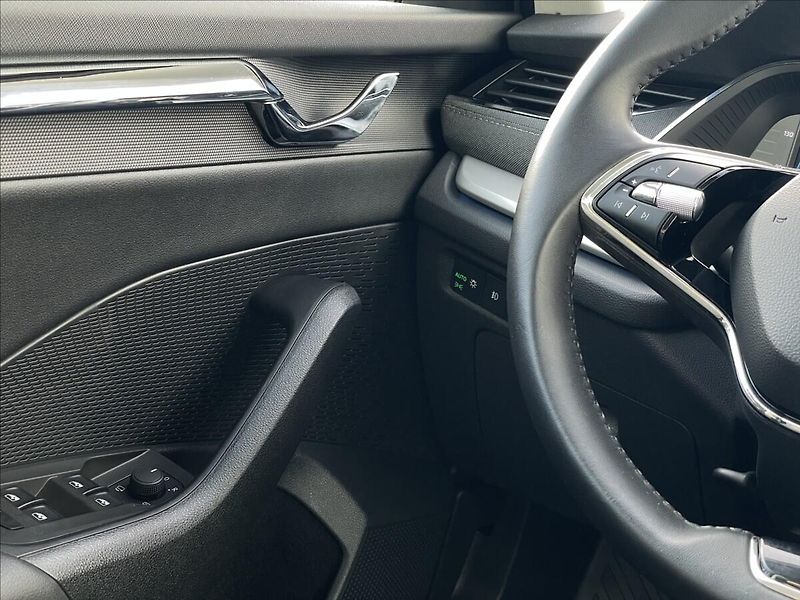 Škoda Octavia 2,0 TDI Combi Style NAVI+PDC - fotka 14 z 24