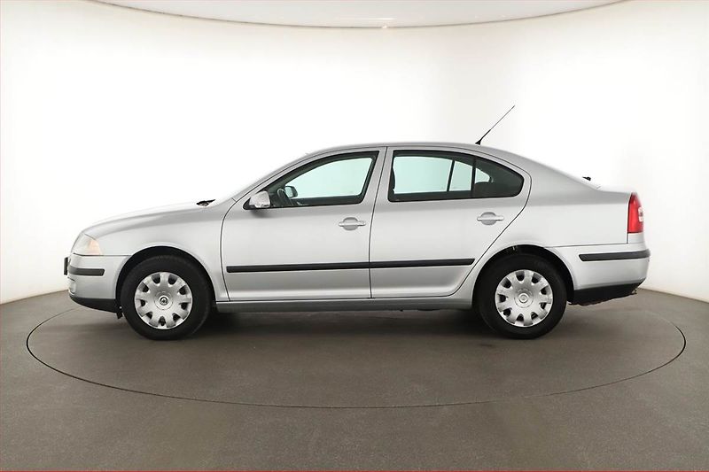 Škoda Octavia (2008) 1.9 TDI, po STK, zamluveno - fotka 3 z 11