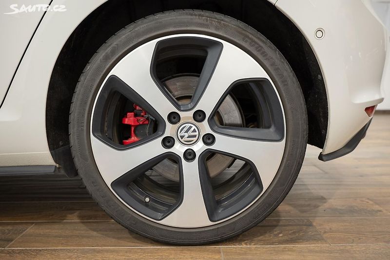 Volkswagen Golf GTI Performance 2.0 169 kW - fotka 30 z 31