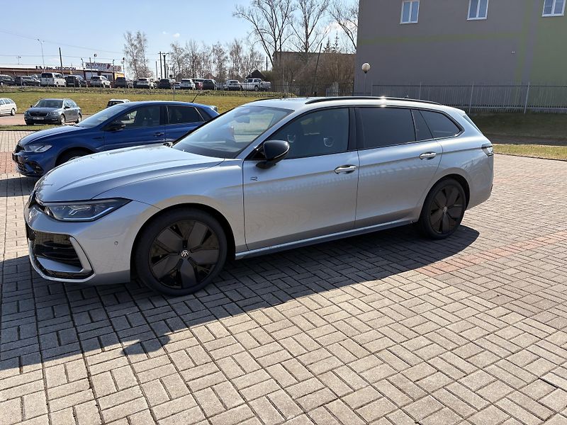 Volkswagen Passat (2024) R-line - fotka 2 z 22