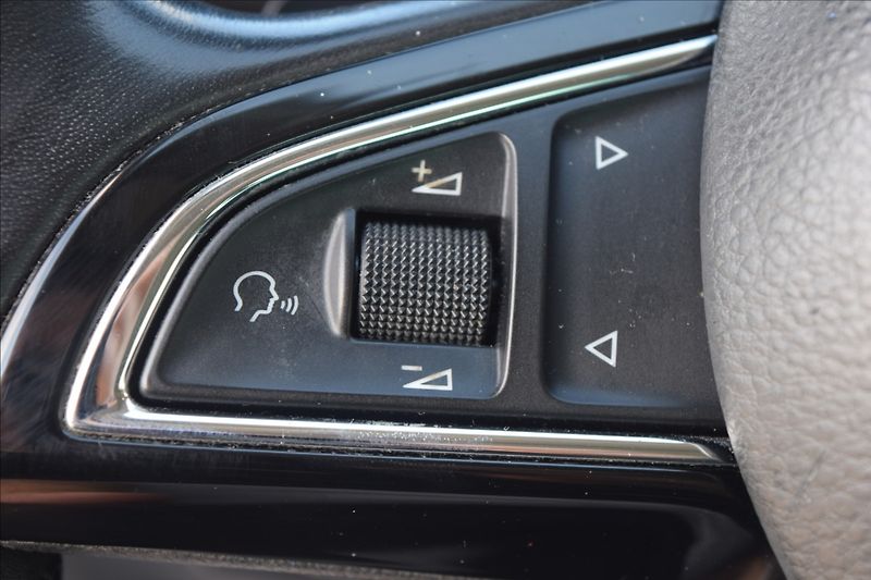 Škoda Superb 2,0 TDI 110KW NÍZKÉ KM DSG - fotka 40 z 50