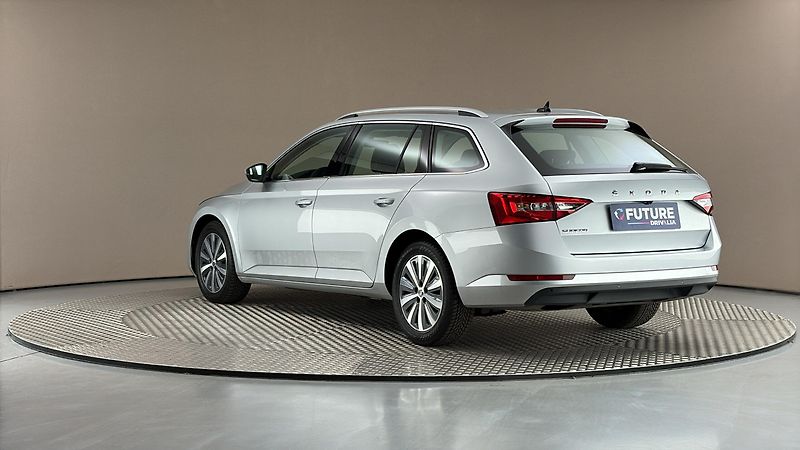 Škoda Superb 2.0 TDI Style Combi - fotka 2 z 27