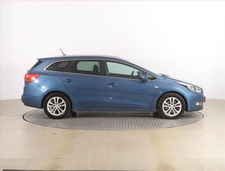 Kia Ceed (2015) Silver 1.6 GDI, Tempomat - fotka 6 z 16