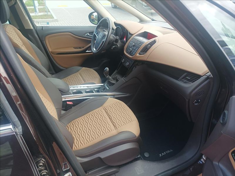 Opel Zafira 1,4 Turbo Cosmo - fotka 8 z 19