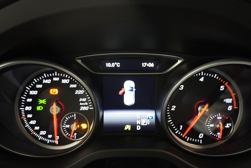 Mercedes-Benz GLA GLA220D 4MATIC AMG-LINE AUT. - fotka 19 z 28