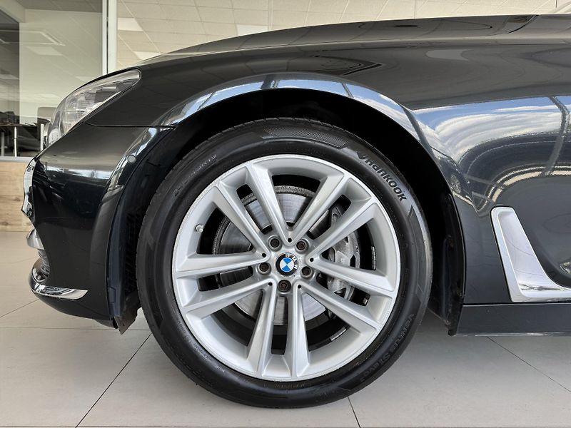 BMW Řada 7 730d xDrive*Dověry*360°Kam*DPH - fotka 50 z 51
