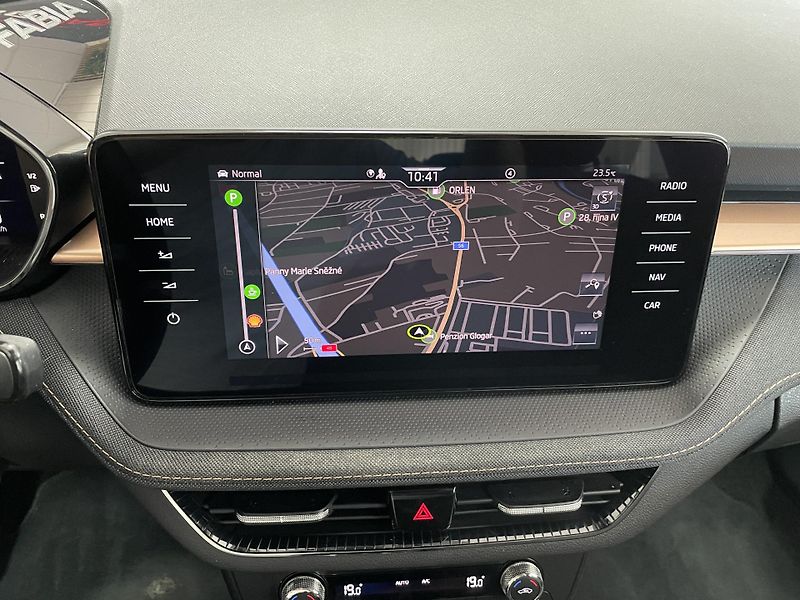 Škoda Fabia 1.0 TSi 81kW DSG ČR 1.MAJ NAVI - fotka 29 z 34