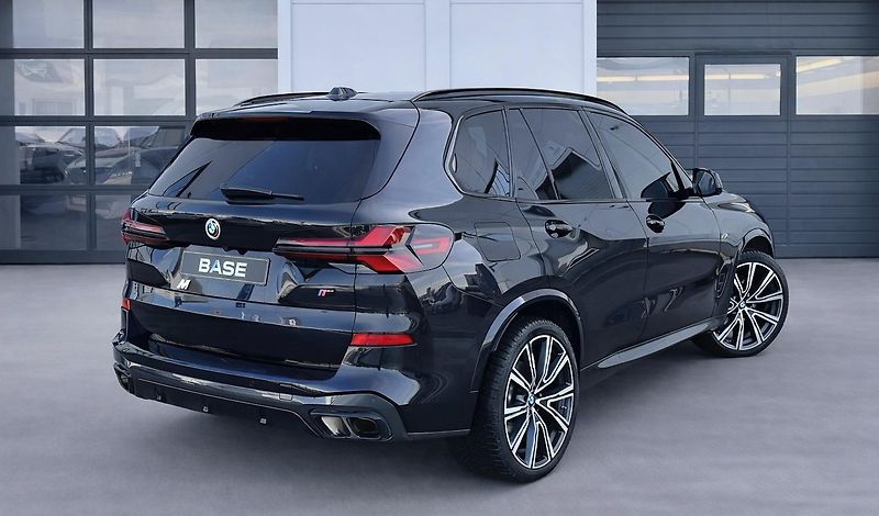 BMW X5 xDrive 30d M-Sport - fotka 4 z 35