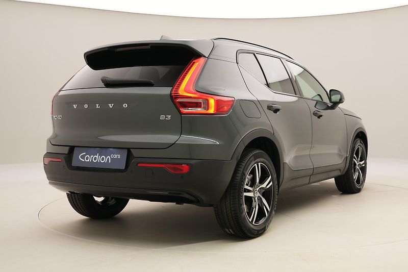 Volvo XC40 (2026) B3 AUT DARK PLUS - fotka 12 z 59