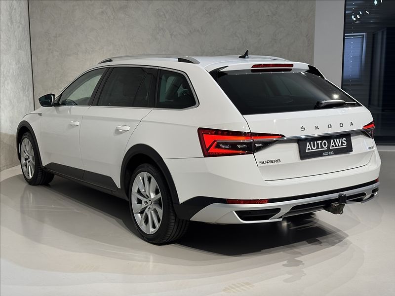Škoda Superb 2,0 TDi  DSG 4x4 Scout Virtual - fotka 11 z 50