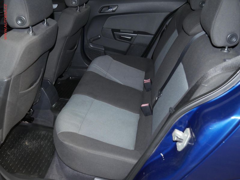 Opel Astra (2005) 1.4 16V, AC - fotka 10 z 18