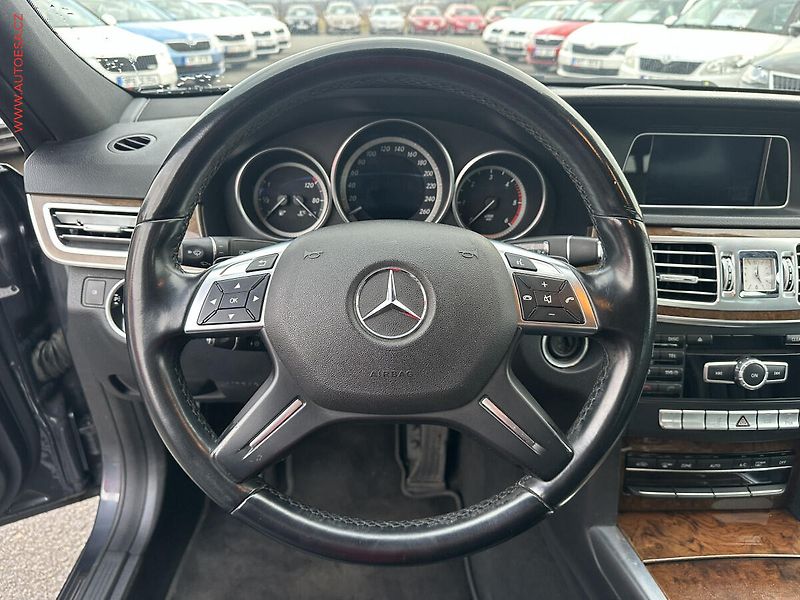 Mercedes-Benz Třídy E (2014) 2.2CDi, AT, navi, LED - fotka 11 z 23