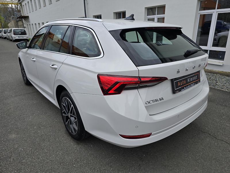 Škoda Octavia 2,0TDI 110kW DSG STYLE + NAVI - fotka 5 z 41