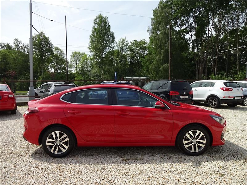 Hyundai i30 1,4 T-GDi 103 kW Fastback - fotka 8 z 55