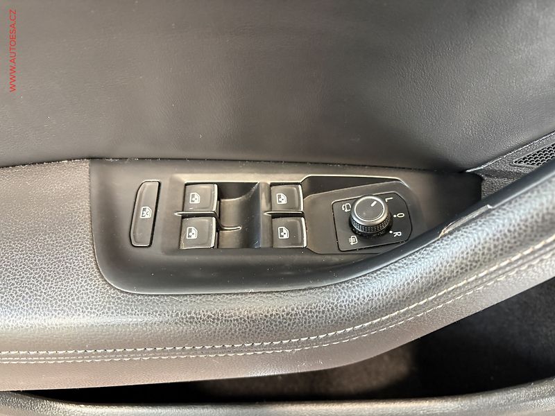 Volkswagen Passat (2017) 2.0 TSi, R-Line, DSG, panor - fotka 12 z 18