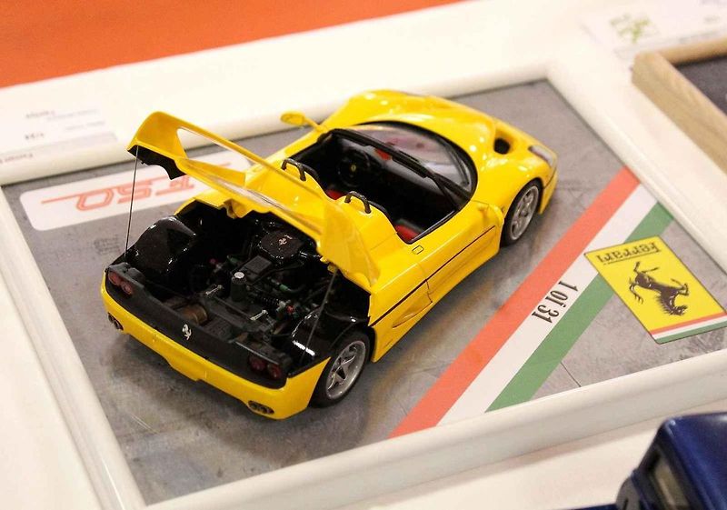 Vítězný model kategorie závodních vozů seniorů, Bugatti Type 35B Přemysla Bartoše. Se skutečným vozem si Eliška Junková dojela pro 5. místo při závodě Targa Florio 1928.