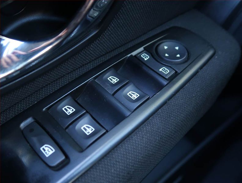 Renault Fluence (2014) 1.6 16V, Tempomat - fotka 14 z 15