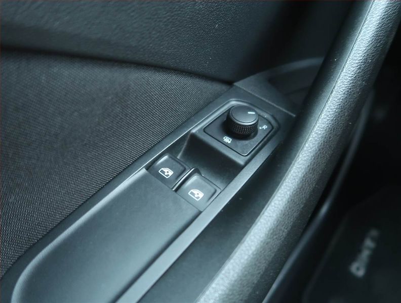 Škoda Kamiq (2023) Ambition 1.0 TSI, Tempomat - fotka 15 z 16