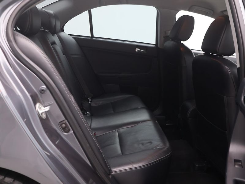 Mitsubishi Lancer 1.8 i 105kW Xenon Navi Kůže - fotka 13 z 31