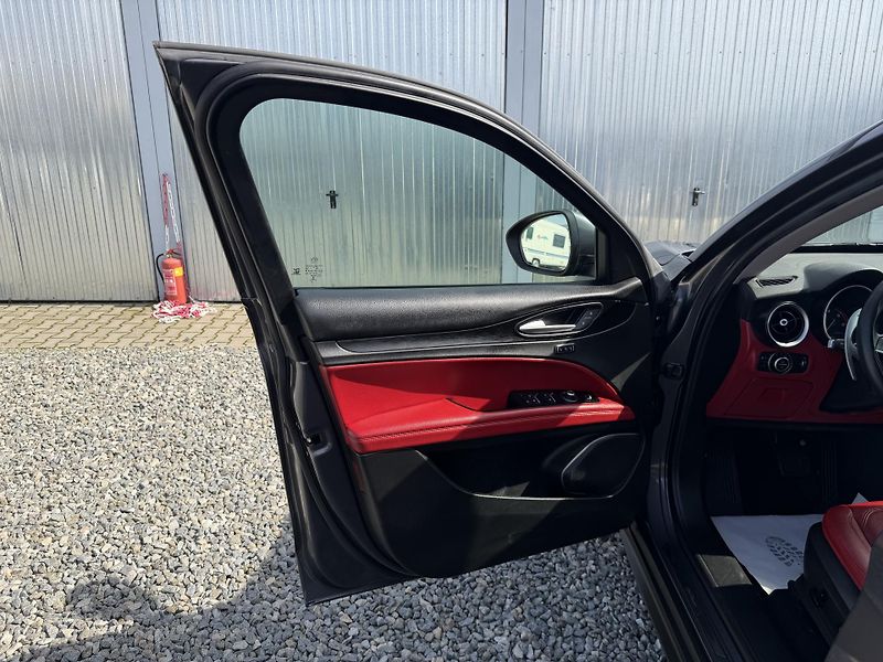 Alfa Romeo Stelvio 2.2JTDM Q4 4x4 210PS VELOCE 1A - fotka 93 z 167